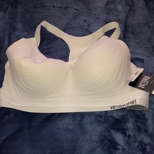 NWT Victoria Sport sports bra